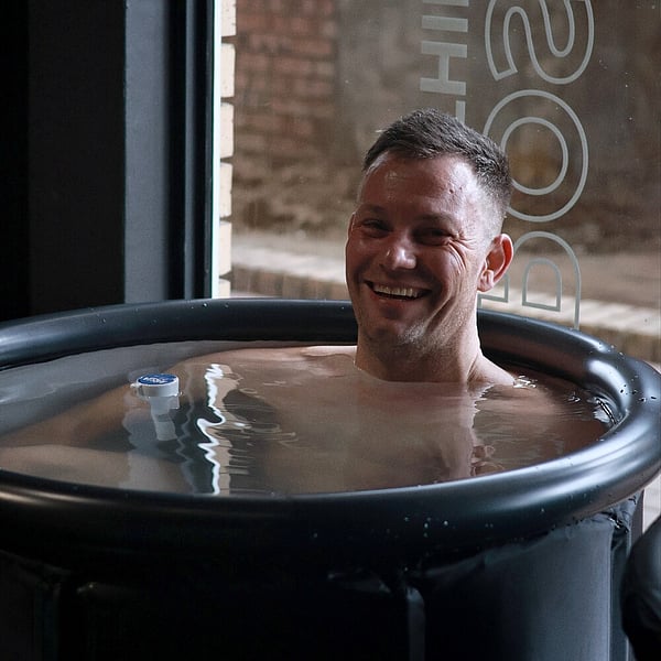 A group of athletes mid-workout at CrossFit Ari