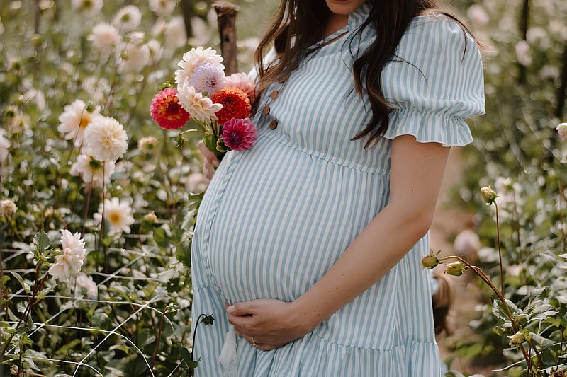 Pregnant mother maternity portrait in Pretoria